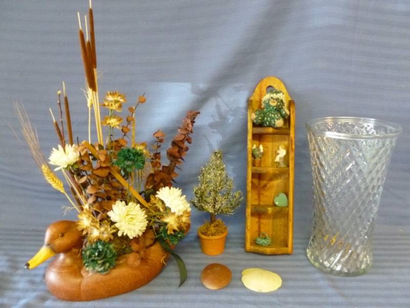 lot 188 image: Decorative