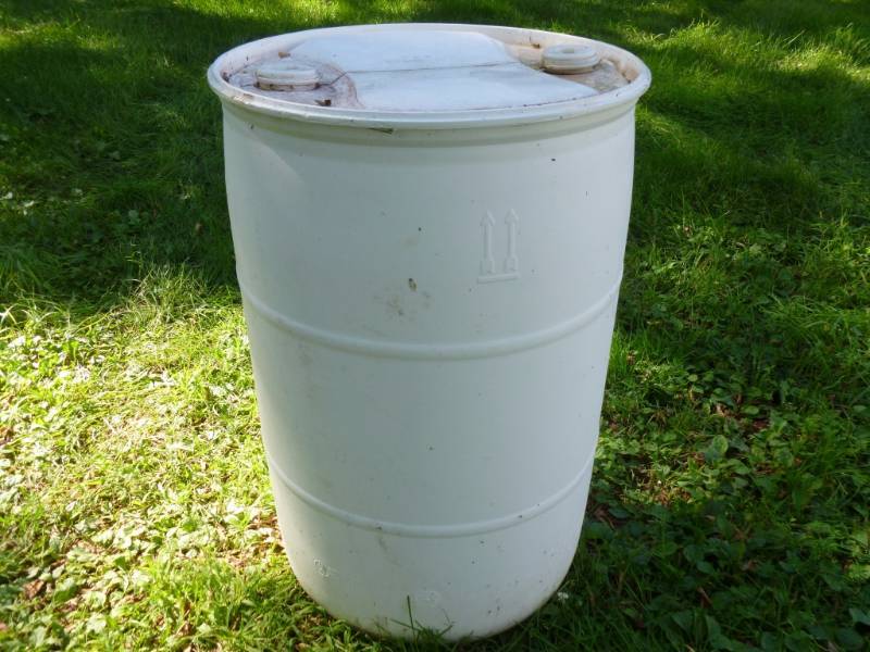 lot 208 image: Plastic Barrel