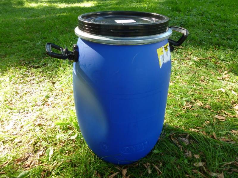 lot 211 image: Plastic Barrel