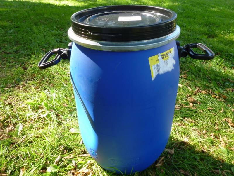 lot 213 image: Plastic Barrel