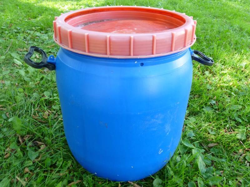 lot 215 image: Plastic Barrel