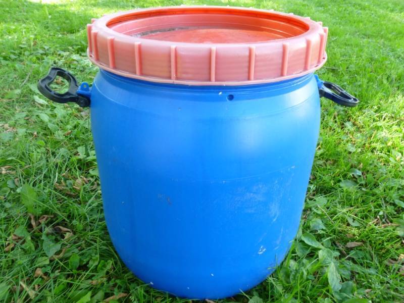 lot 216 image: Plastic Barrel
