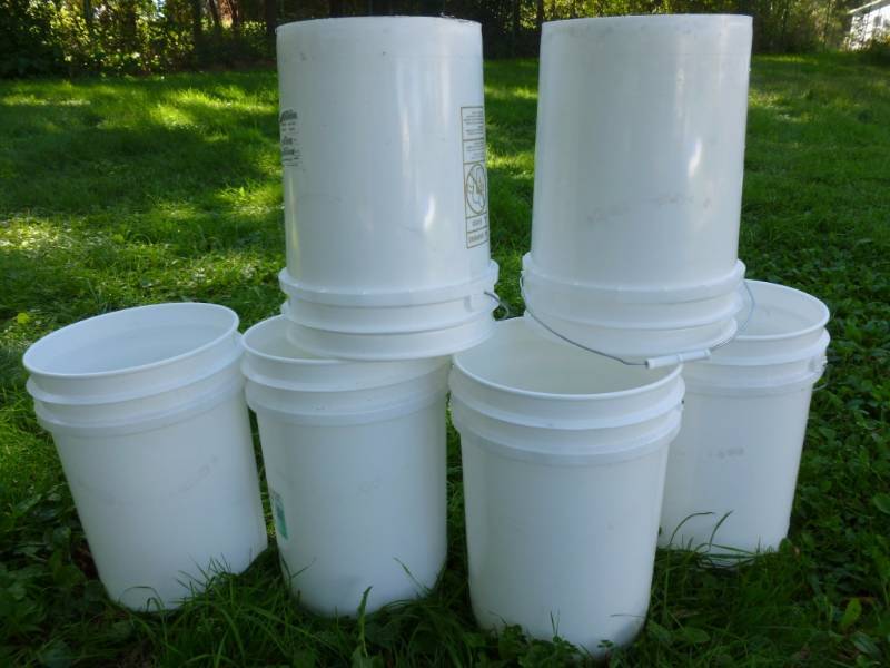 lot 217 image: Pails