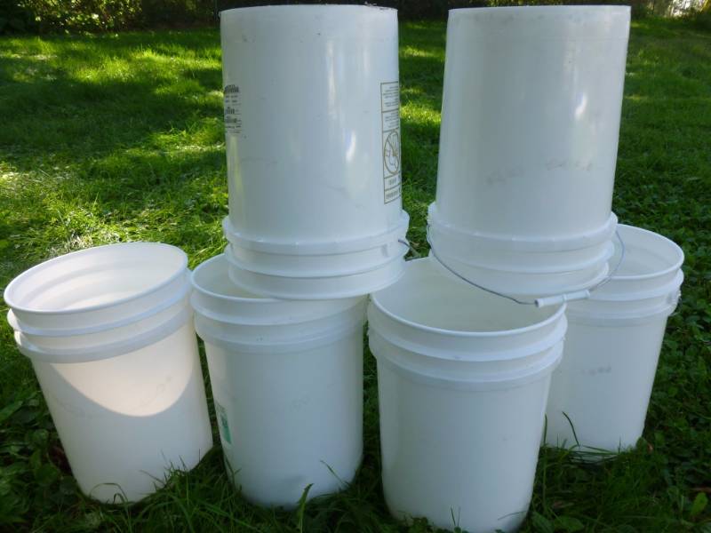 lot 220 image: Pails