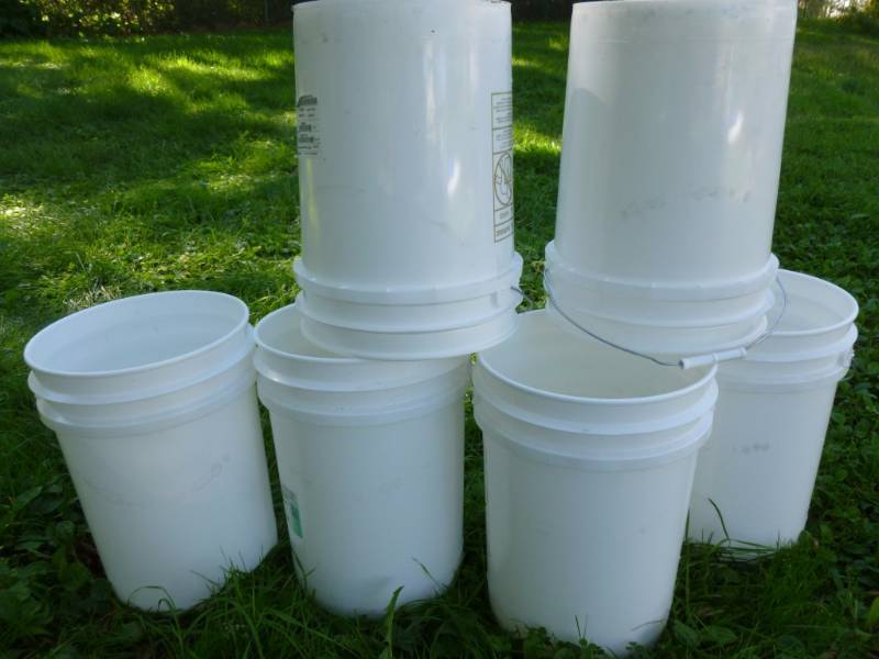 lot 221 image: Pails