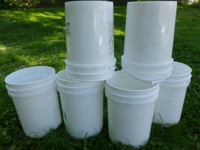 lot 223 image: Pails
