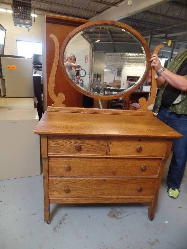 lot 4 image: Dresser and Mirror