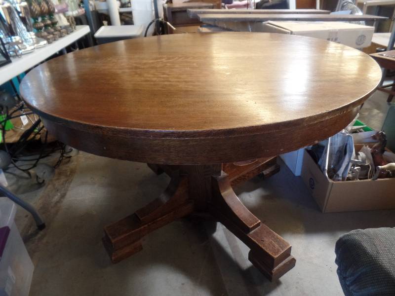 lot 5 image: Dinning Table