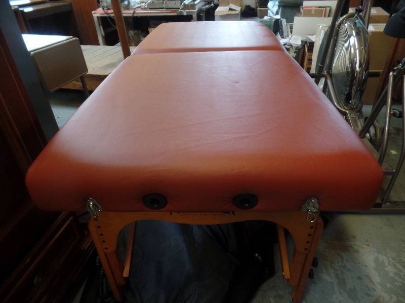 lot 18 image: Massage Table