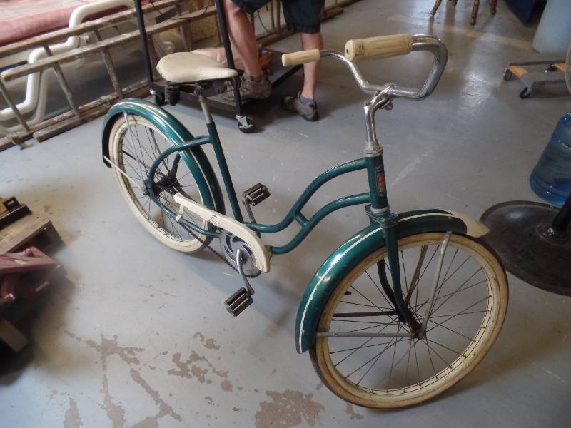 lot 19 image: Vintage Bike