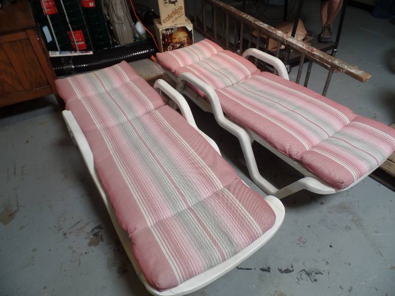 lot 20 image: Out Door Lounge Chairs