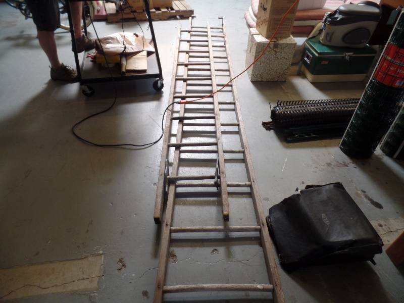 lot 24 image: Wood Ladder