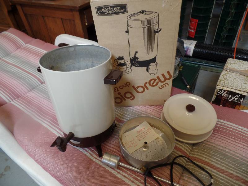 lot 33 image: Coffee Urn