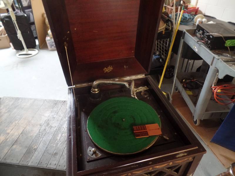 lot 35 image: Pathe Phonograph