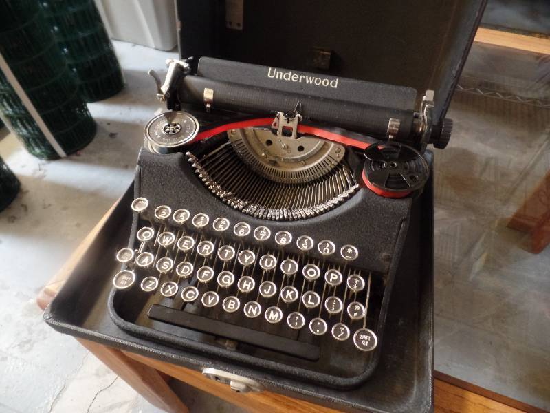 lot 36 image: Vintage Typewriter