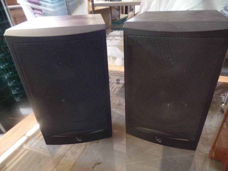 lot 45 image: Speakers