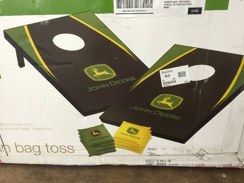 john deere Tailgate Toss  retail $115