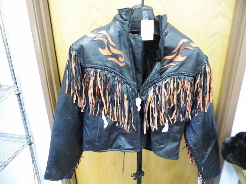 lot 4 image: New Womens Leather Jacket