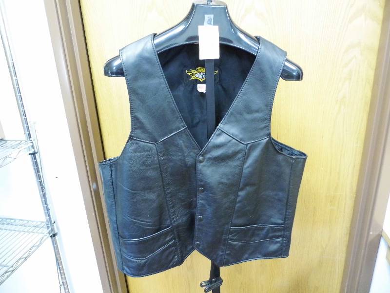 lot 5 image: Universal Rider Vest