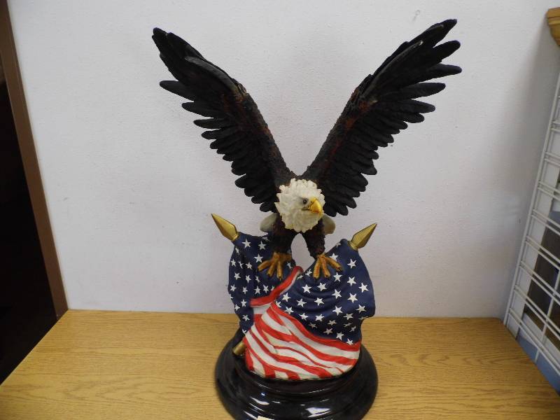 lot 24 image: Eagle Statue