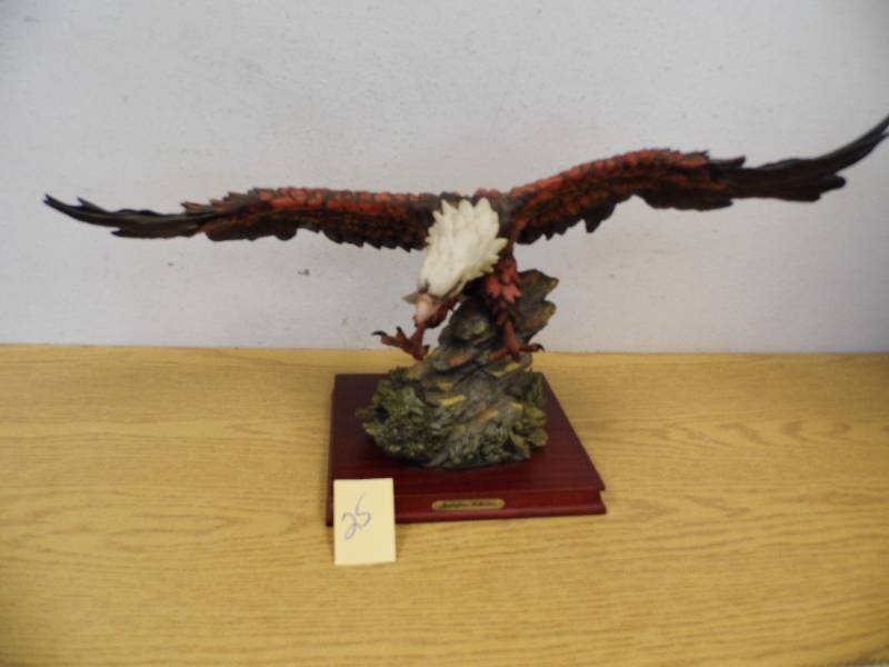 lot 25 image: Montefiori Collectioin Eagle Statue