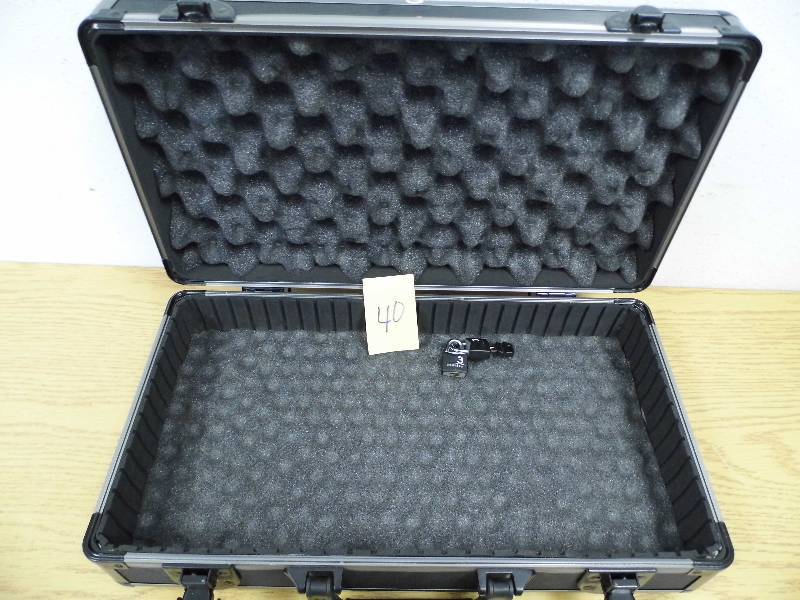 lot 40 image: Gander Mountain Case