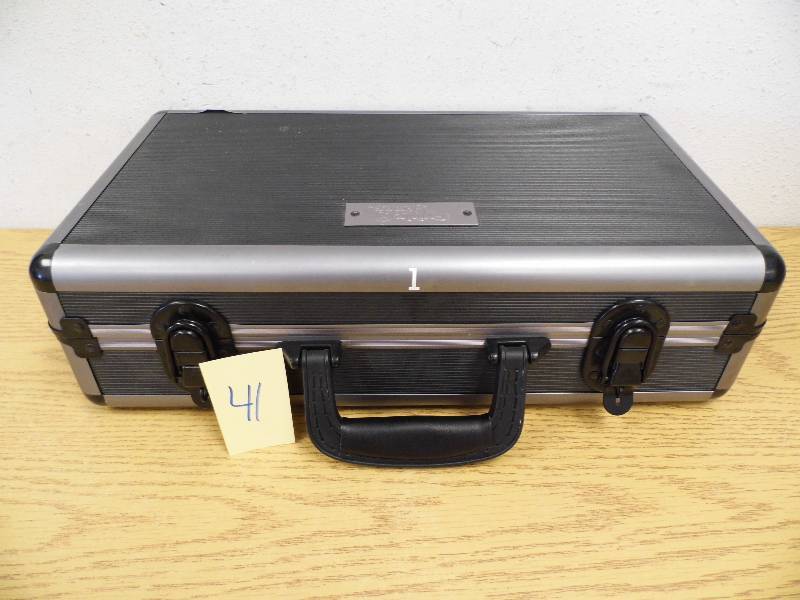 lot 41 image: Guide Series Case
