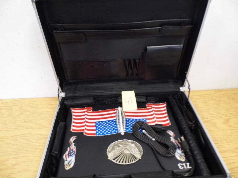 lot 47 image: Compaq Laptop with Case