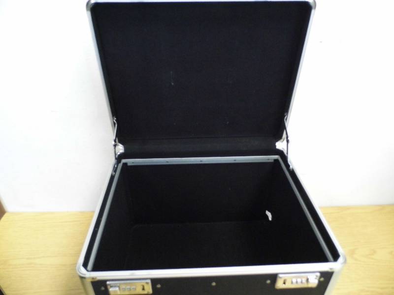lot 63 image: Vaultz File Case