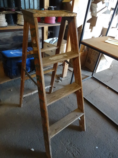 4 Wood Ladder
