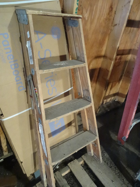 4 Wood Ladder