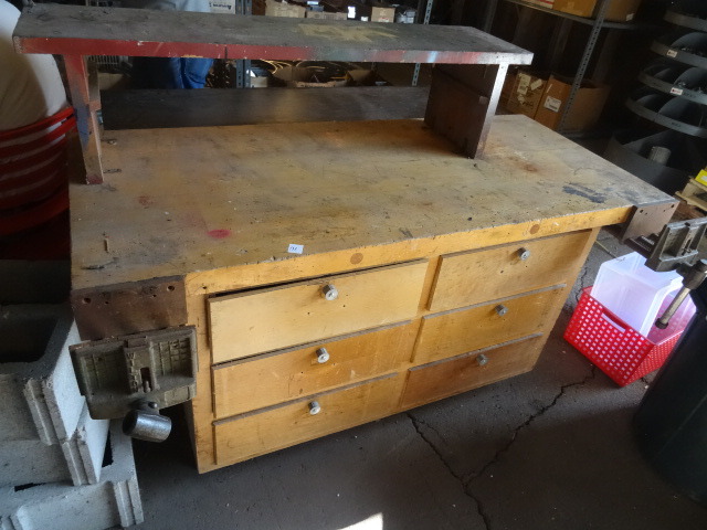 Work Bench wDrawersVices