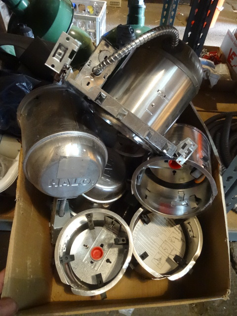 Box of Halo Recessed Cans