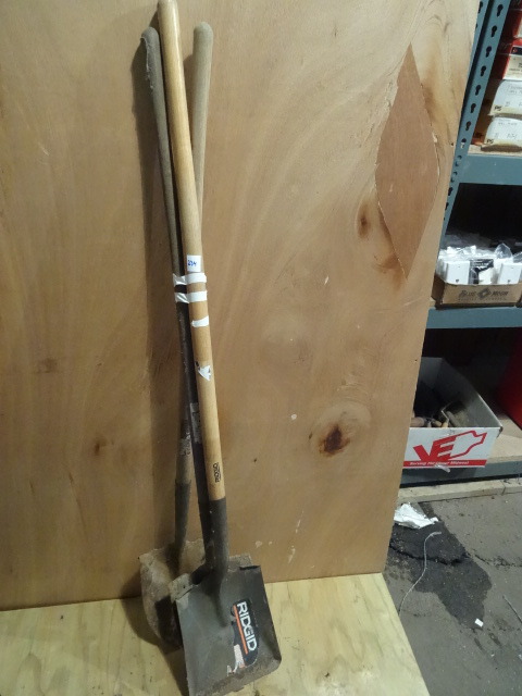 1 Square Nose & 2 Round Shovels