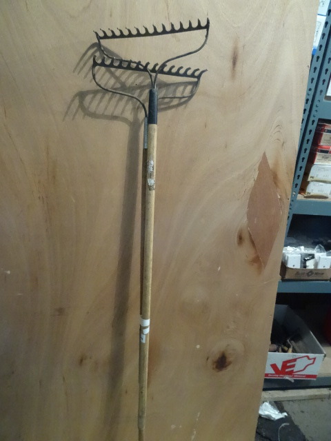 2 Garden Rakes