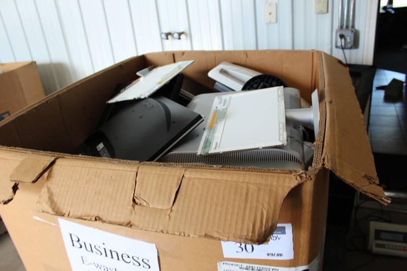 lot 30 image: Gaylord Box Lot of Used Electronics Including LCD Laptop Screens, Computer LCD Monitors 415lbs Total Weight.