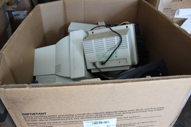 lot 25 image: Gaylord Box Lot of Used Electronics Including CRT Monitors 307lbs Total Weight.