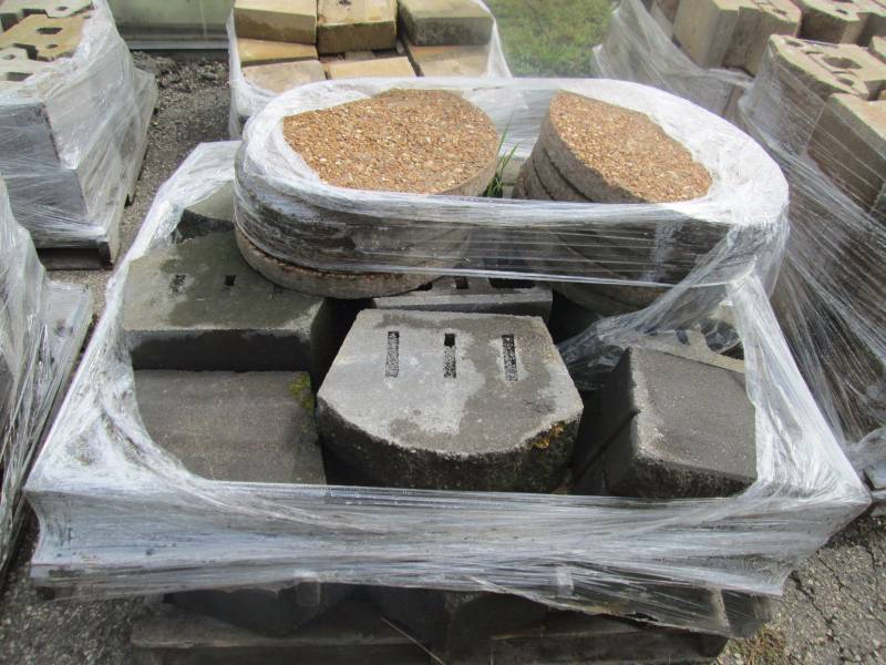 1 Pallet of Keystone Block and Step Stones
