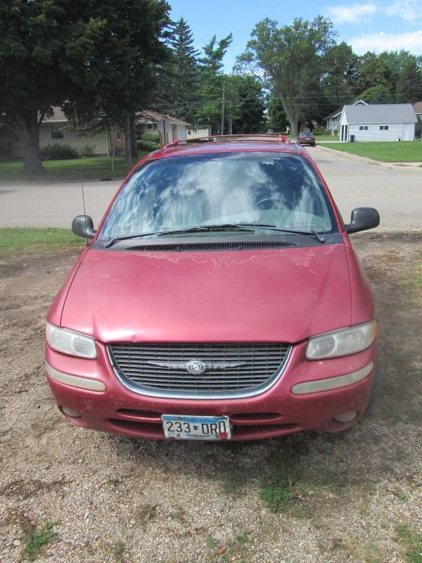 1999 Chrysler Town and Country Mini-Van