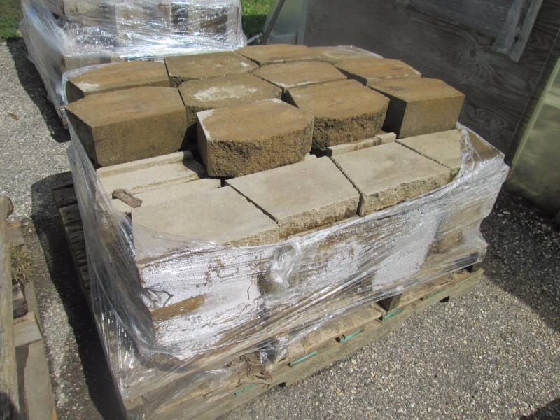1 Pallet of 4 Tri-Face Block and Cap