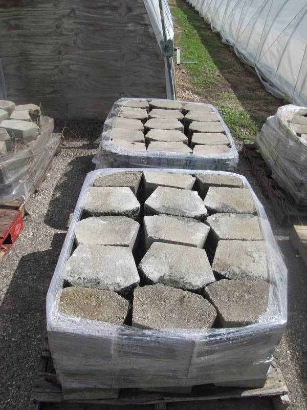 2 Pallets of 4 Tri-Face Lip