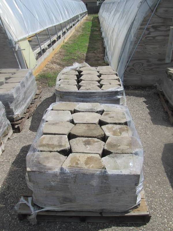 2 Pallets of 4 Tri-Face Lip