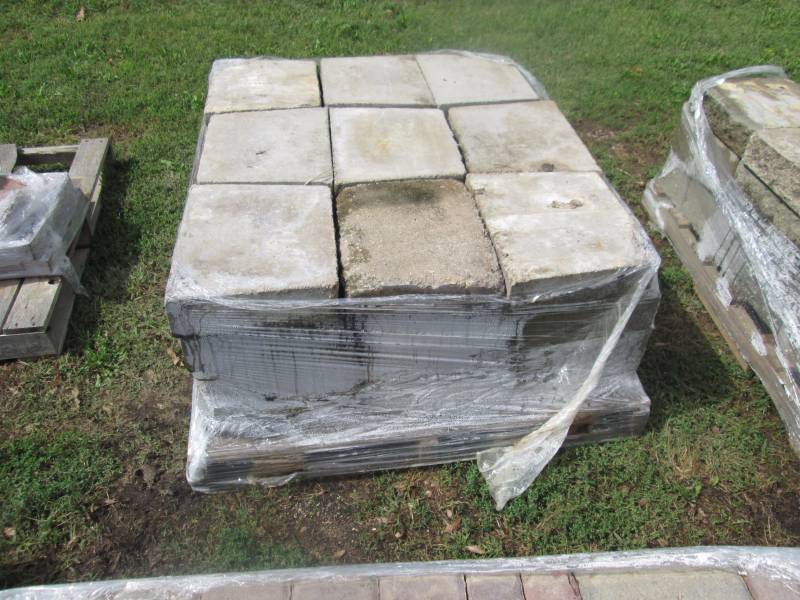 1 Pallet of Versa Lock Cap
