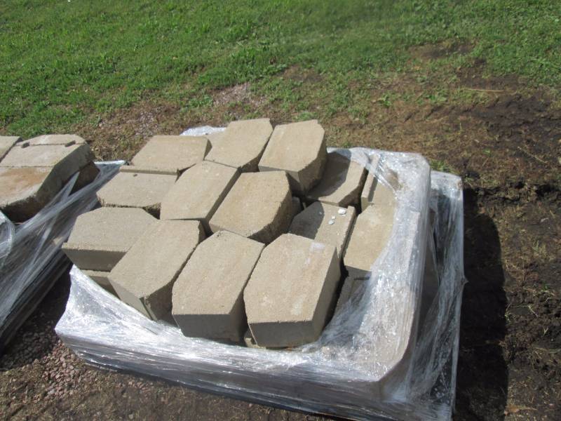 1 Pallet of 4 Lip Block