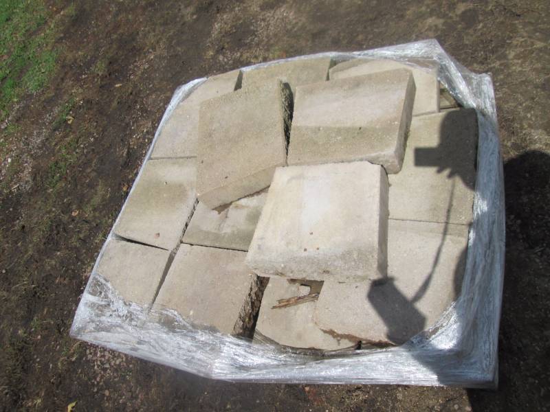 1 Pallet of Versa Lock Cap