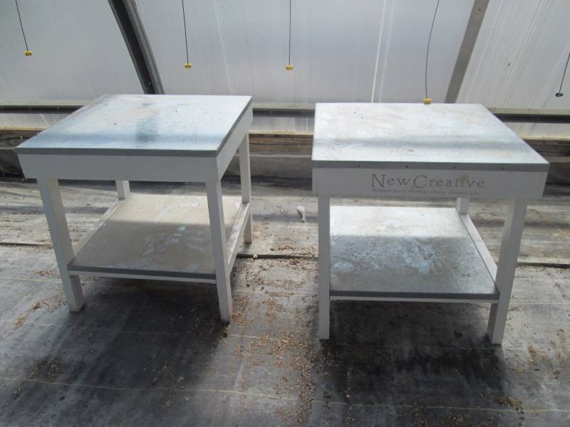 2 New Creative Stand