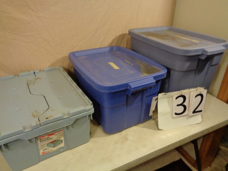 lot 32 image: 3 Assorted Totes with Lids