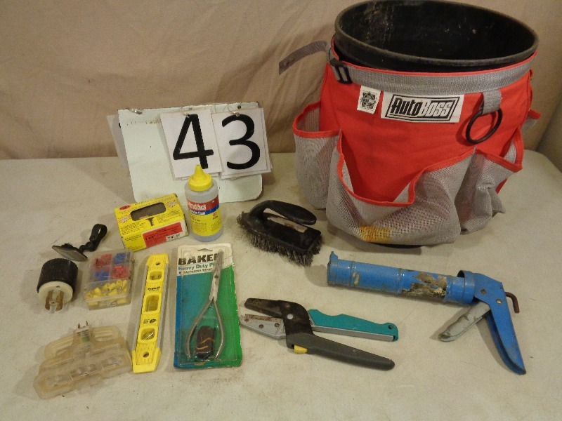 lot 43 image: Bucket Organizer with Tools