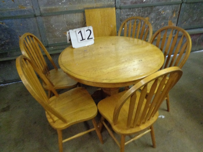 lot 12 image: Table and 5 Chairs