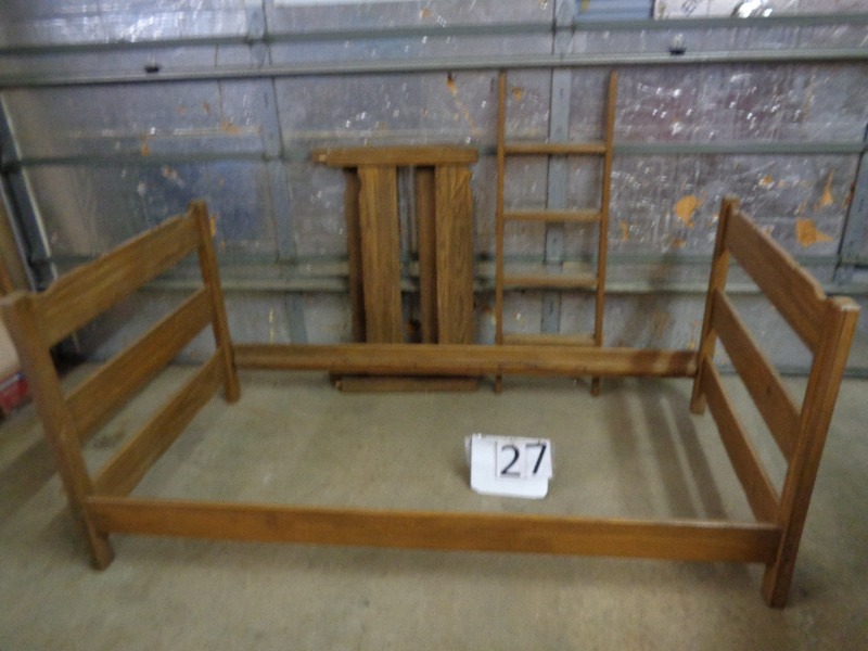 lot 27 image: Twin Bed with More